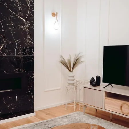 Fabulous And Fancy City Center Designer Apartment *