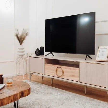 Apartment Fabulous And Fancy City Center Designer Cluj-Napoca