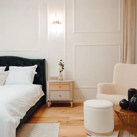 Fabulous And Fancy City Center Designer Apartment Cluj-Napoca