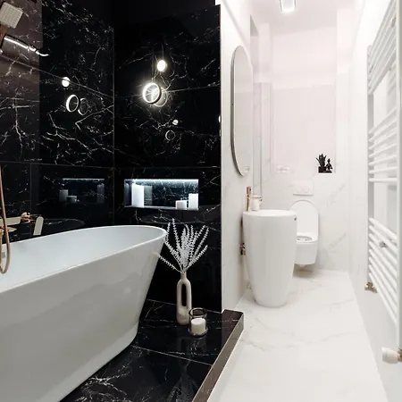 Fabulous And Fancy City Center Designer Apartment *