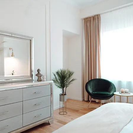 Apartment Fabulous And Fancy City Center Designer Cluj-Napoca
