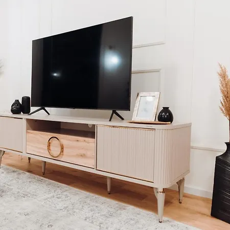 Fabulous And Fancy City Center Designer Apartment Cluj-Napoca
